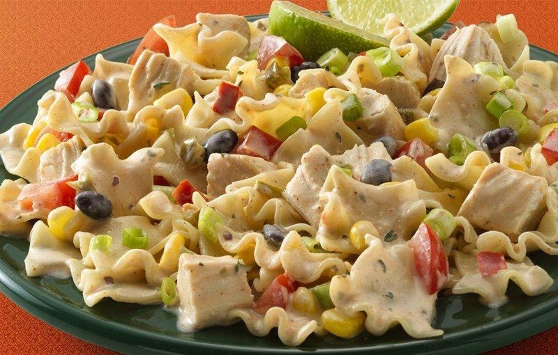 طرز تهیه سالاد ماکارونی به همراه گوشت مرغ