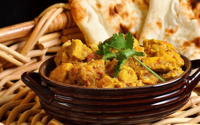 خورش مرغ کاری با خامه