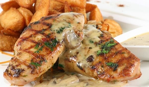 طرز تهیه استیک مرغ با سس قارچ
