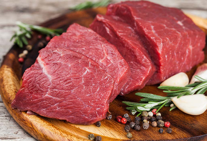 آیا خوردن گوشت قرمز فراوری شده می تواند باعث بیماری سرطان شود؟