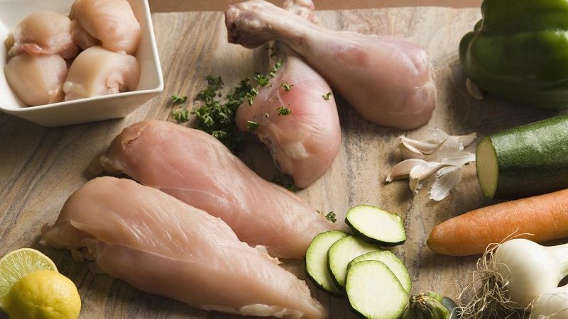 علت سیاه شدن مرغ در حین پخت؟
